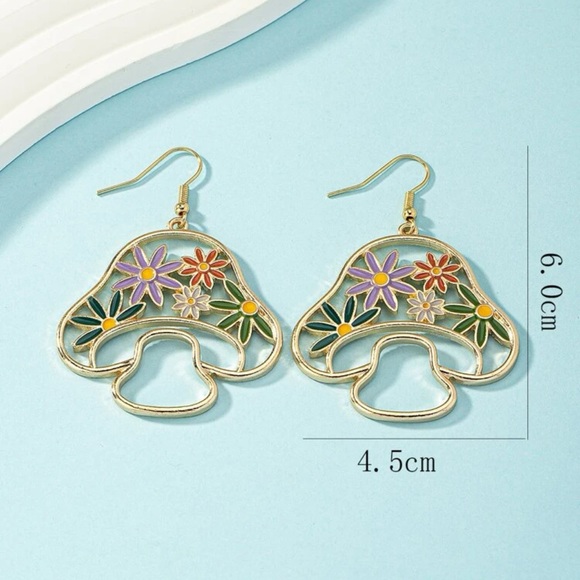 🍄 Mushroom Earrings 🍄 - Picture 2 of 5